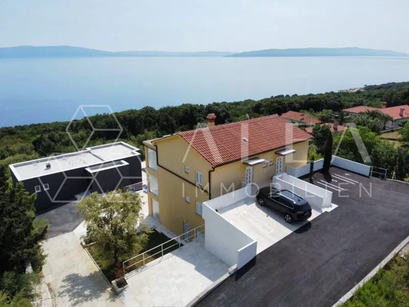 Dom apartamentowy z widokiem na morze! – 2