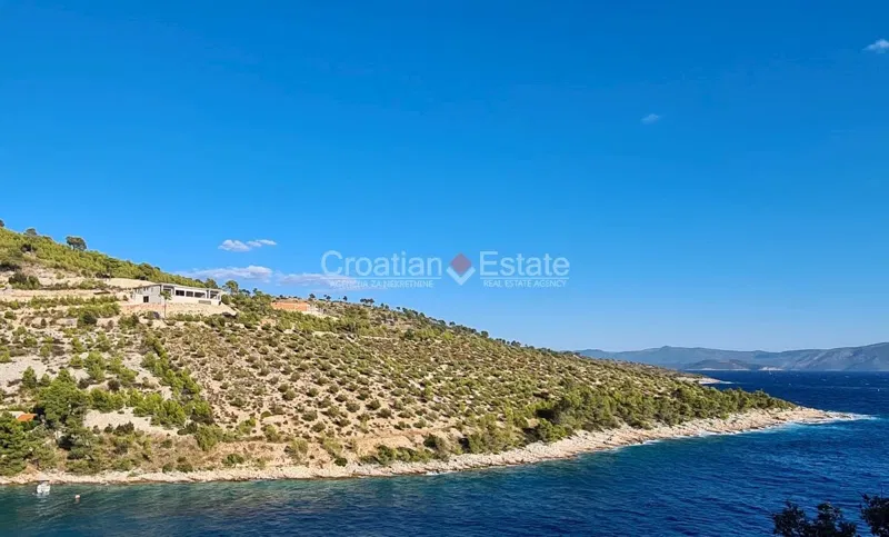 Brač-sziget – Épülő villa közvetlenül a tengerparton, medencével, eladó – 2