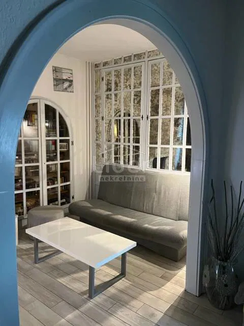 KASTAV, JEDINSTVENO, KUĆA U SAMOJ JEZGRI, 250m2 – 3