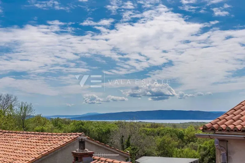 CASALE IN PIETRA CON VISTA MARE IN POSIZIONE TRANQUILLA – 3