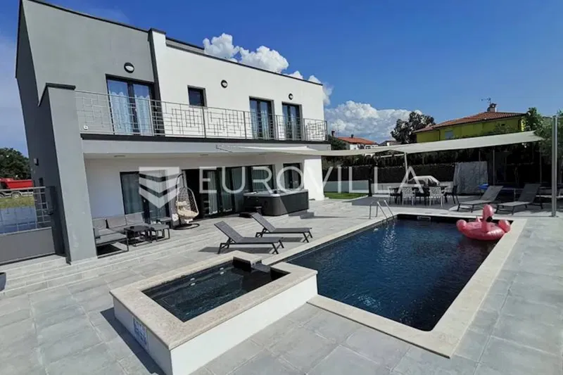 Istria, Poreč, vila with pool and garden – 2