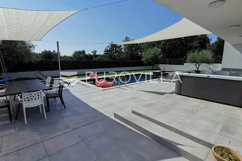 Istria, Poreč, vila with pool and garden – 3