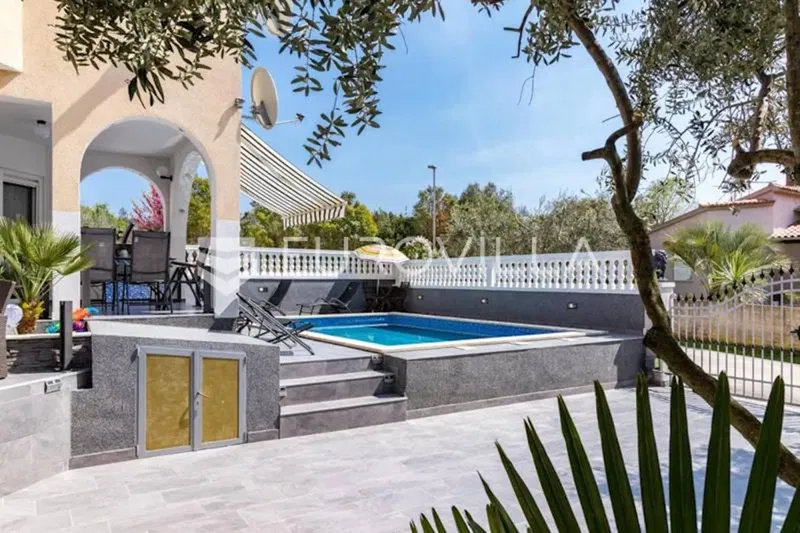 Medulin, two-bedroom apartment with pool, private parking, net usable area 80 m² – 3