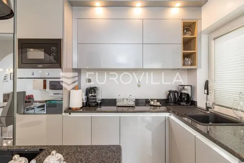 Medulin, two-bedroom apartment with pool, private parking, net usable area 80 m² – 2
