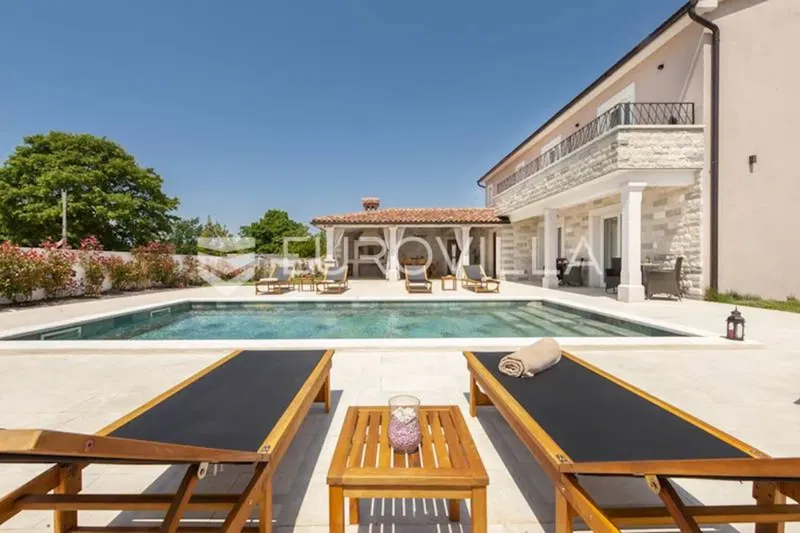 Istria, Debeljuhi, an attractive modern villa with a swimming pool on a landscaped garden – 3
