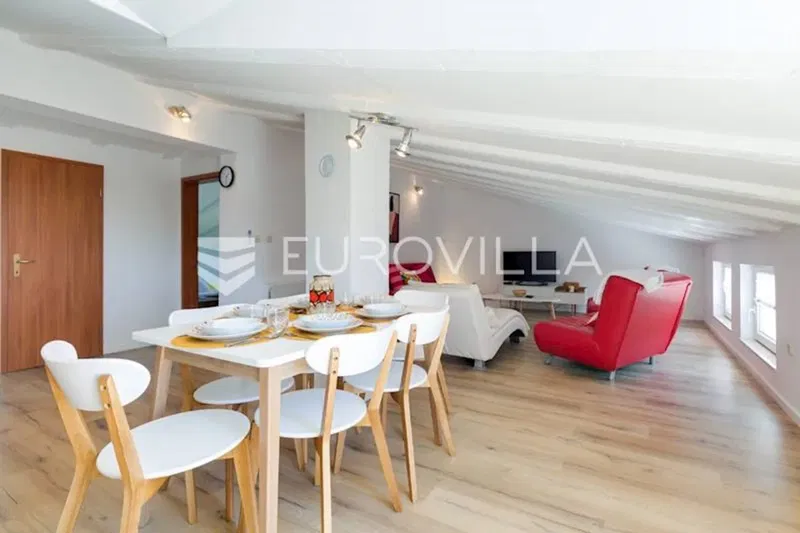 Istria, Antonci: Renting a two-bedroom attic apartment with a pool and spacious yard. – 3