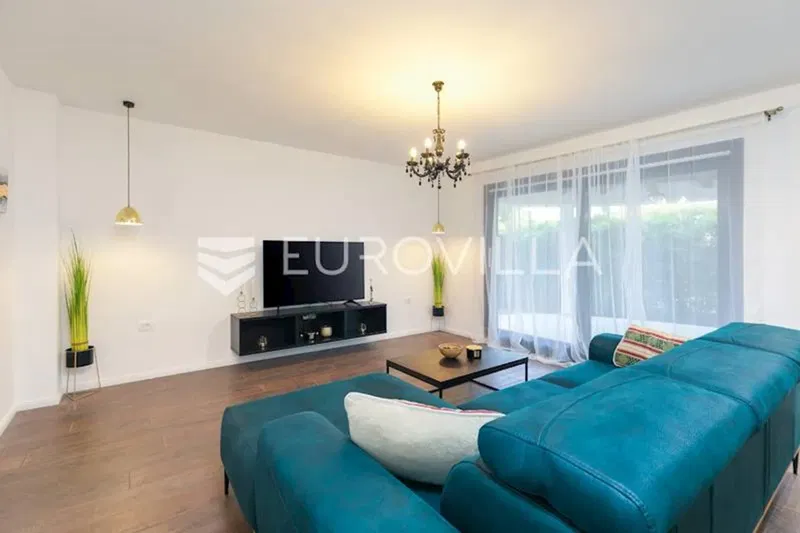 Istria, Antonci, a stunning house with 3 apartments, a pool and a sea view – 3