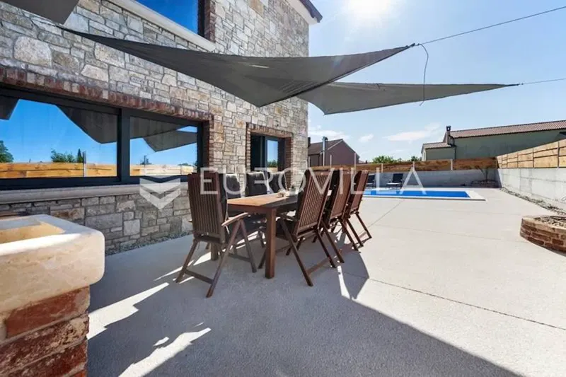 Rovinj, wider surroundings of Rovinj, special detached house 200 m² – 3