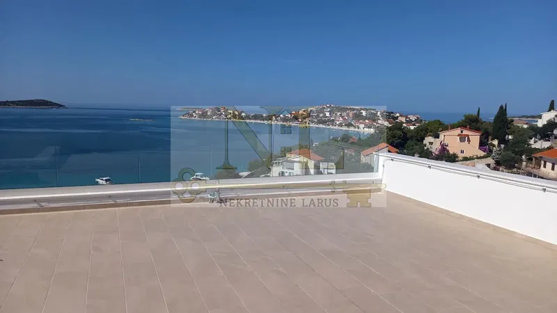 Penthouse with roof terrace in an exceptional location, 100 m from the sea, S6 – 2