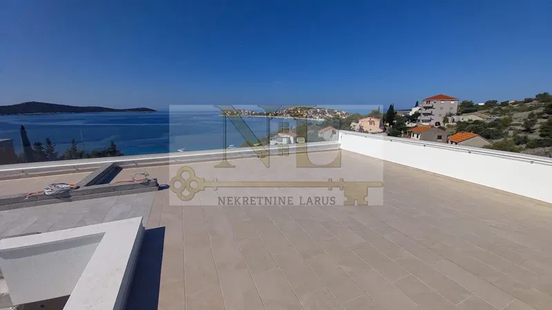 Penthouse with roof terrace in an exceptional location, 100 m from the sea, S6 – 3