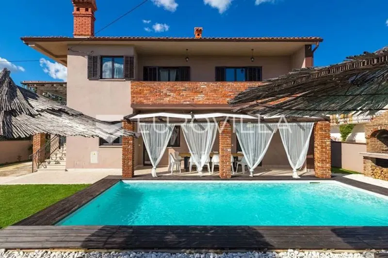 Barban area, luxury villa 250 m² with well-kept garden, swimming pool, hot tub and sauna – 3