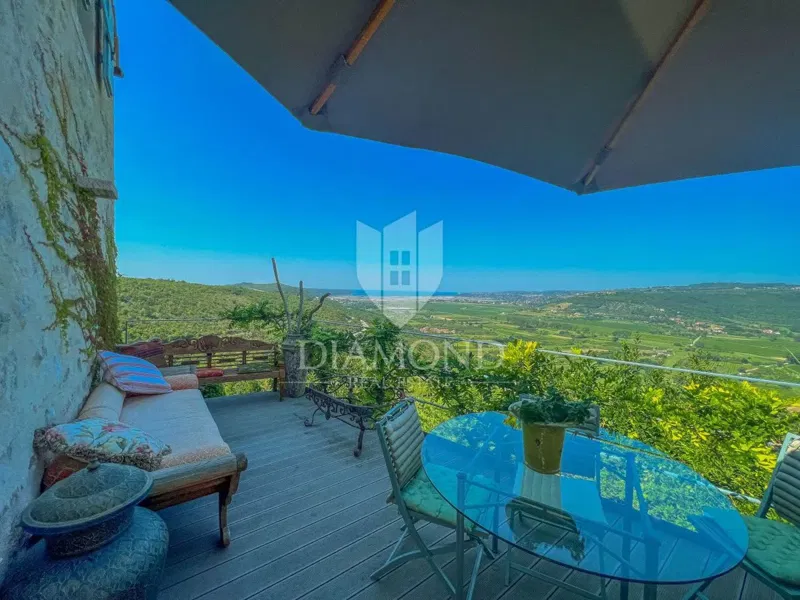 Buje surrounding area, unique house with a wonderful view! – 2