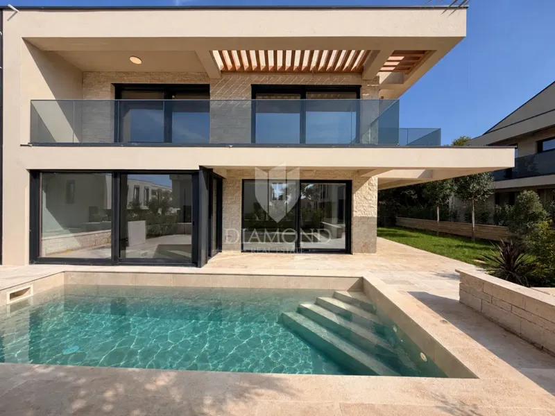 Umago! Villa di lusso a 100 m dal mare! – 2
