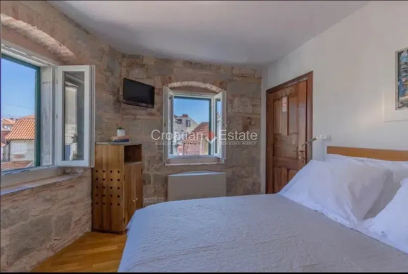 Split, Grad – House with view of sea and city, for sale – 2