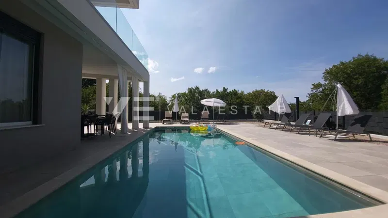 NEW MODERN HOUSE WITH SWIMMING POOL IN A QUIET LOCATION – 2