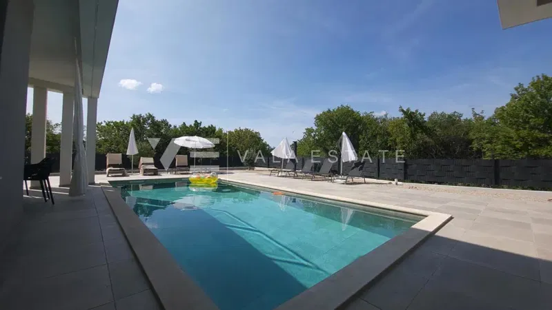 NEW MODERN HOUSE WITH SWIMMING POOL IN A QUIET LOCATION – 3