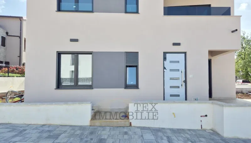 Nuovo appartamento vicino al mare e al centro di Parenzo – 2