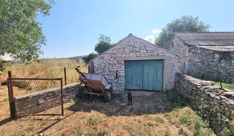 Brač, Humac - three stone houses + building plot of 675 sqm – 3