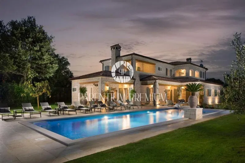 Lussuosa villa in pietra con piscina e zona sportiva – 2