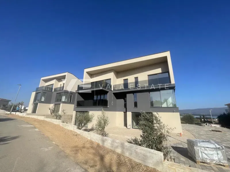 PENTHOUSE APARTMENT WITH SEA VIEW NEAR THE BEACH – 2