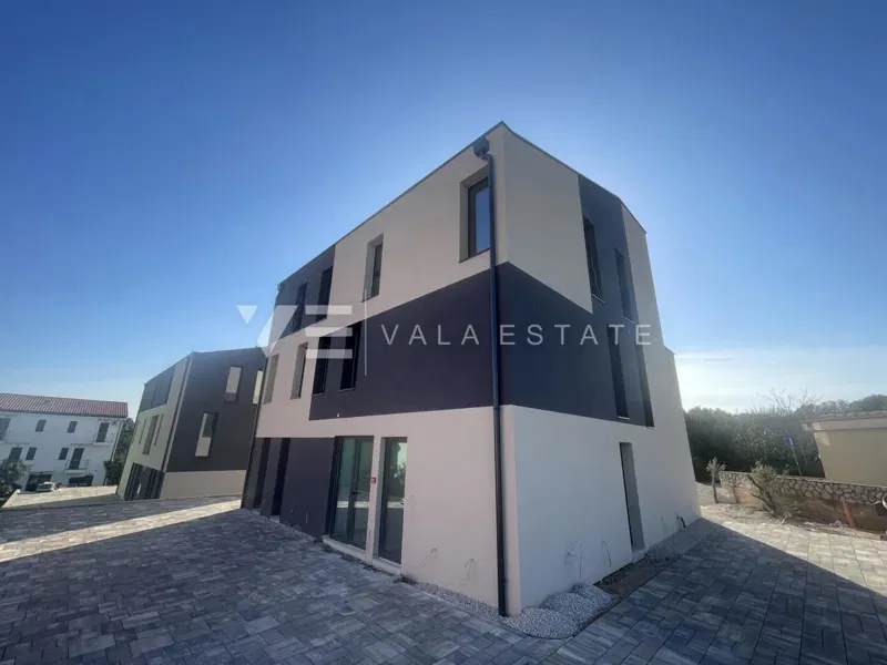 PENTHOUSE APARTMENT WITH SEA VIEW NEAR THE BEACH – 3