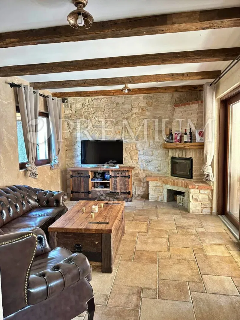 Soline Bay, sale of an impressive stone house with a pool! – 3