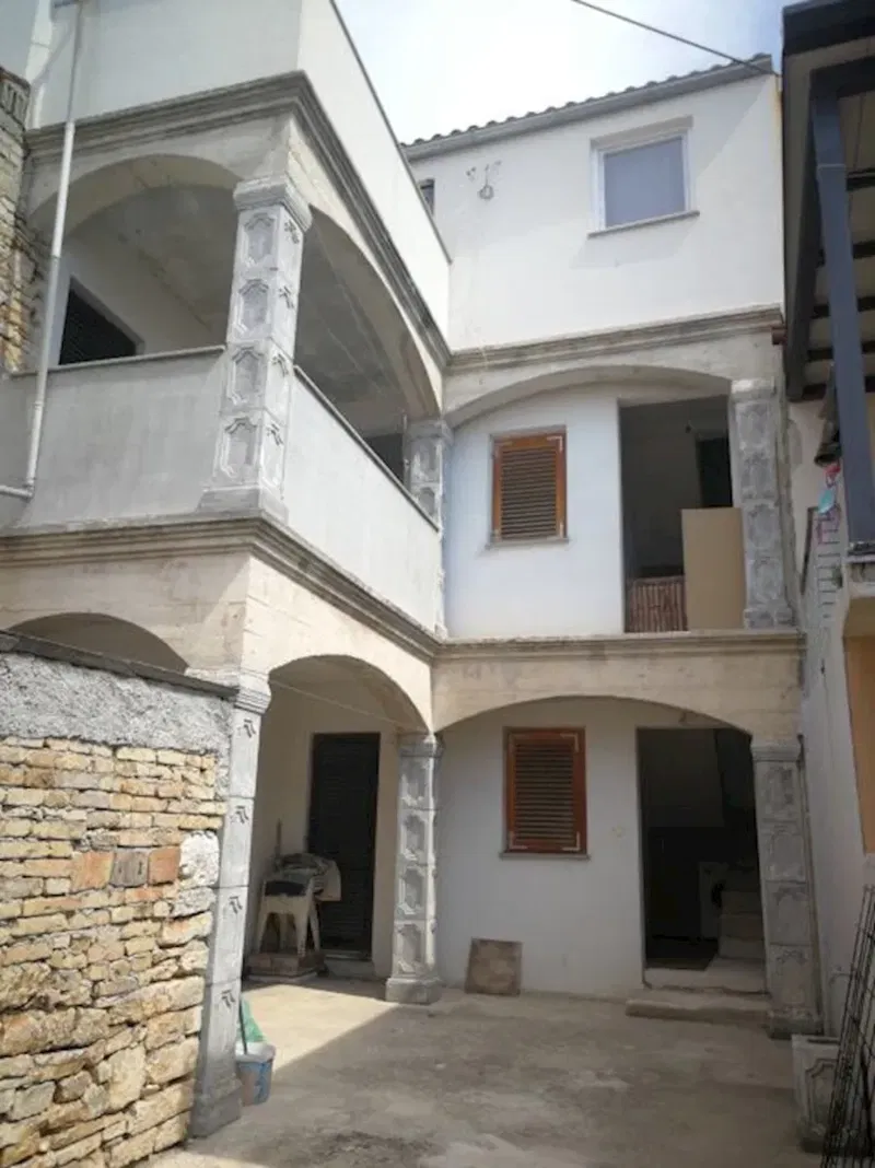 Šišan, casa istriana con 3 unità abitative – 2