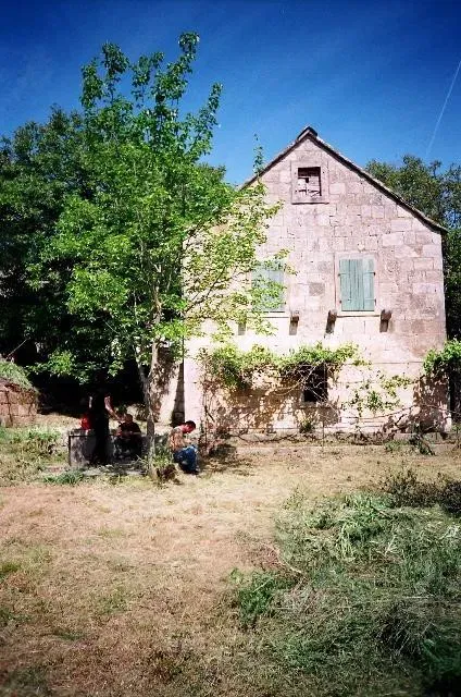 PREKRASAN POSJED SA STAROM KAMENOM KUĆOM I ZEMLJIŠTEM OD 5.800 m2