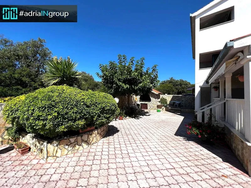 Vinišće (Uvala Lubljeva) BUILDING WITH 6 APARTMENTS / SWIMMING POOL/ video/ read description – 2