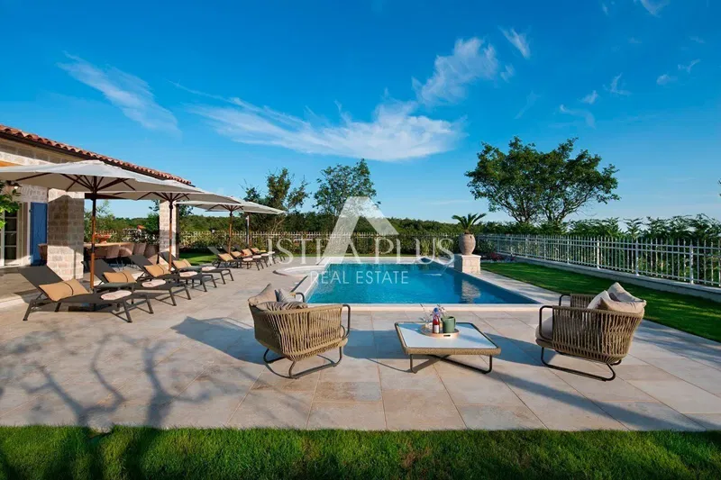 Villa con piscina e zona sportiva – 2