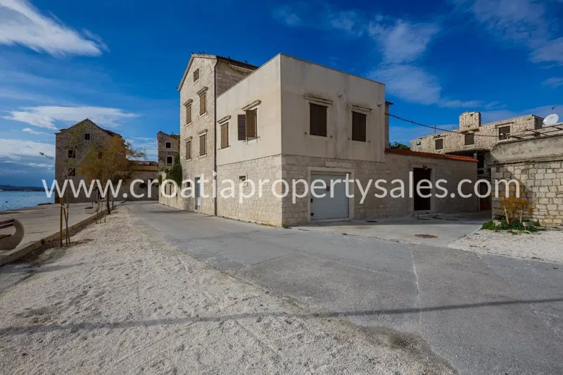 Kastela, old stone house for sale, 1.235.000 € – 3