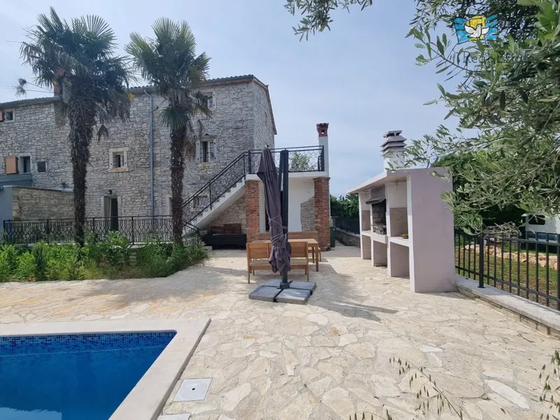 Stone house in the center of Tar! – 2