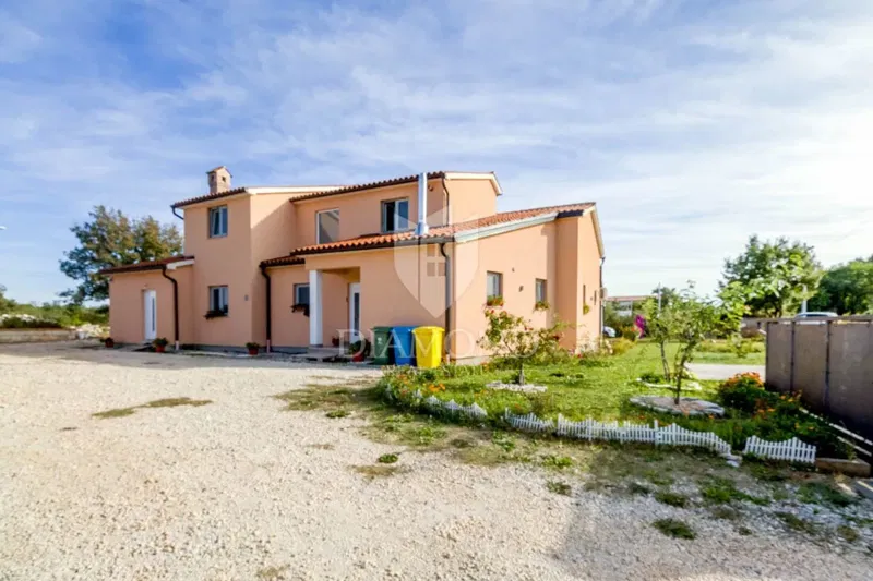 EXCLUSIVE! Family house in a quiet location near Svetvinčent – 2