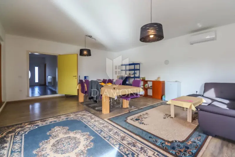 EXCLUSIVE! Family house in a quiet location near Svetvinčent – 3