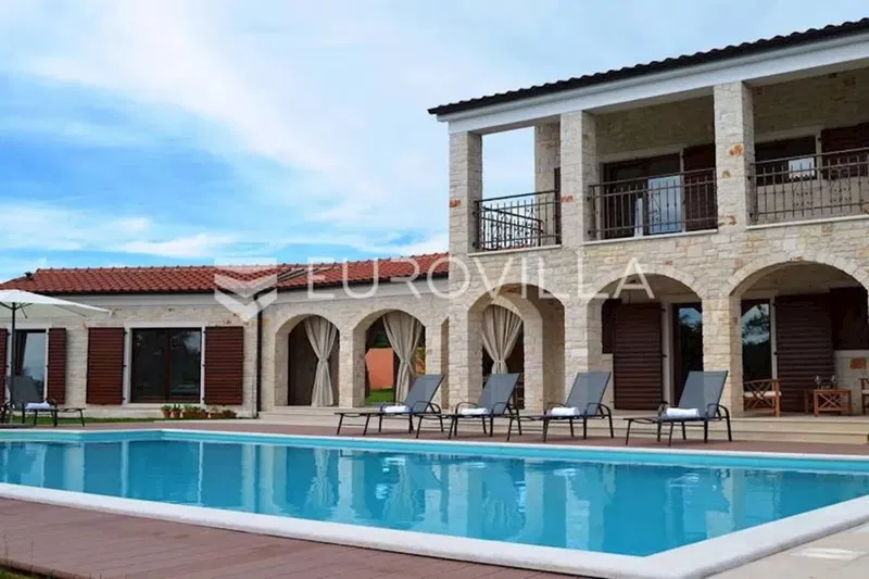 Istria, Tinjan, a beautiful stone villa with a swimming pool on a large landscaped garden – 3