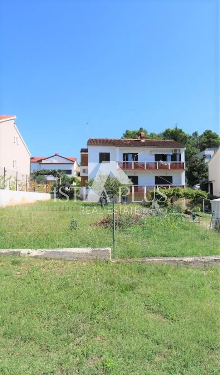 A house in Poreč with 3 Flats and a nice plot of land – 3