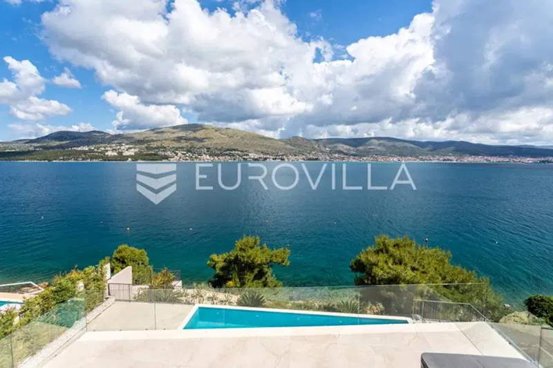 Okrug Donji, a beautiful luxury villa in the first row to the sea – 3