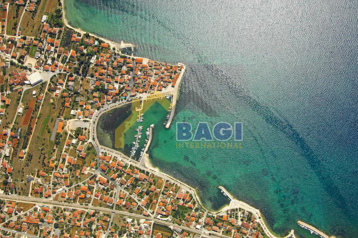 BIBINJE GRAĐ. ZEMLJIŠTE 2458m2 50m od mora
