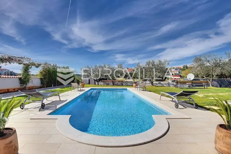 Pula, beautiful villa with the best position - first row to the sea – 2