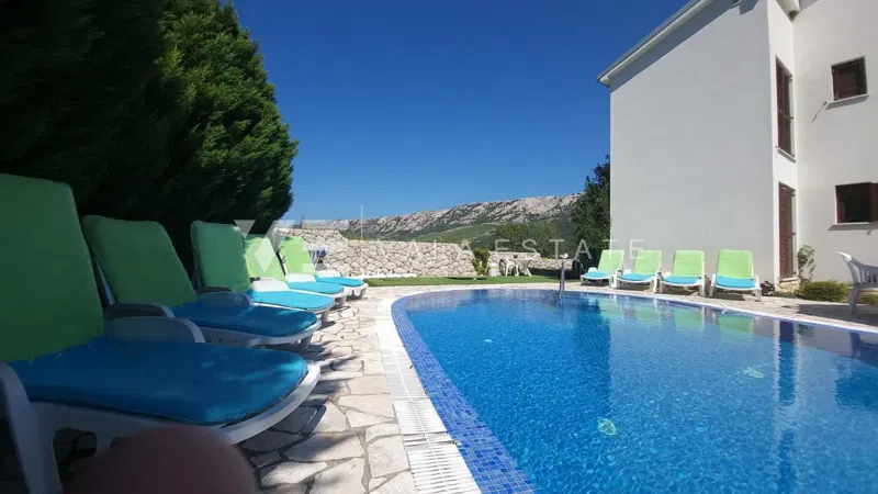 DETACHED HOUSE WITH SIX APARTMENTS AND SWIMMING POOL – 3