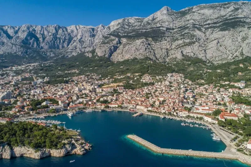 Makarska-poljoprivredno zemljište 946 m2..HITNO!!