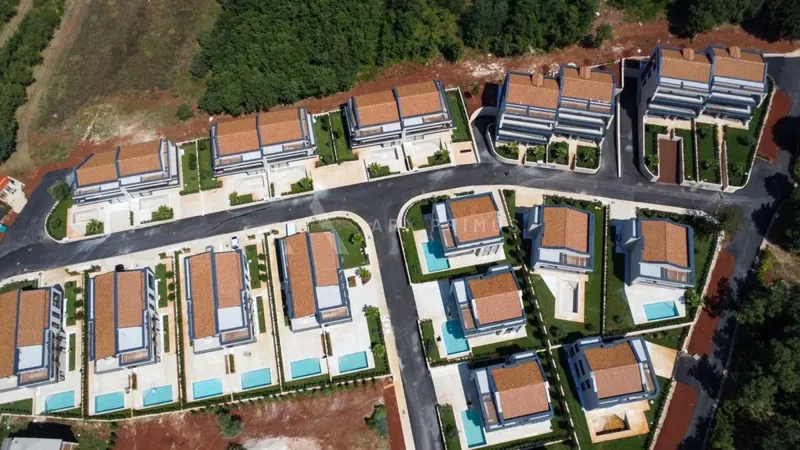 Villa with pool in a beautiful location near the sea, Umag – 2