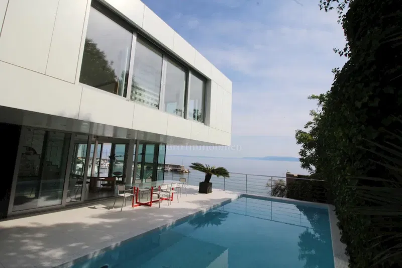 Impressive villa on the sea! Synergy of space, man and sea! – 2