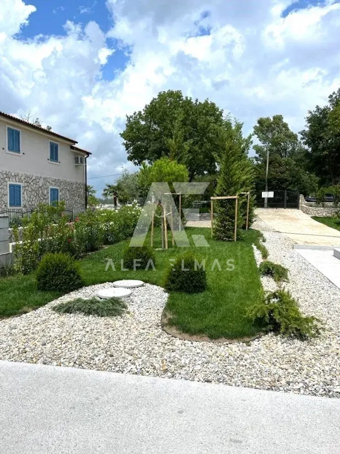 Dobrinj, 250m2 – 3
