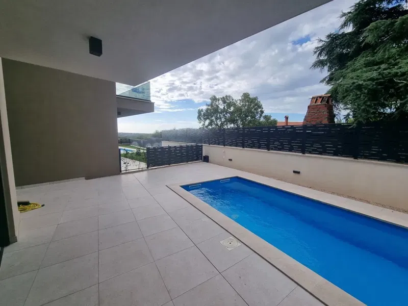 Graziosa palazzina residenziale con 4 appartamenti su due piani e vista mare – 2