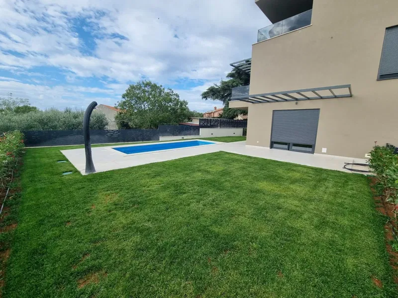 Graziosa palazzina residenziale con 4 appartamenti su due piani e vista mare – 3