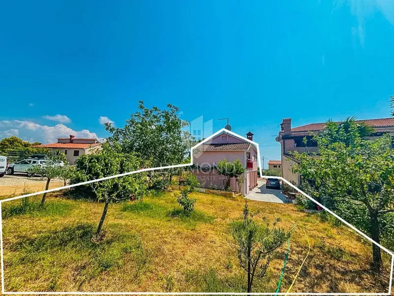 Poreč, surroundings, house with three apartments and office space 200 m from the sea! – 3