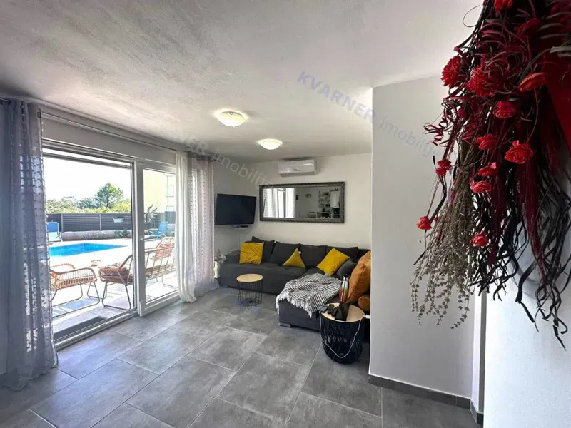 Apartment with Garden and Pool! – 2