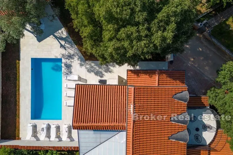 Villa moderna con piscina – 2