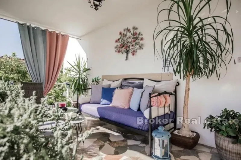 Apartment house with additional construction land – 2